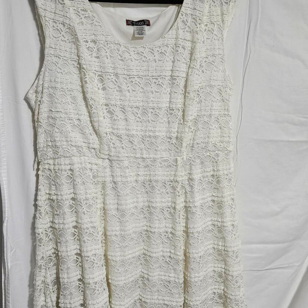Size 3x off white lacey